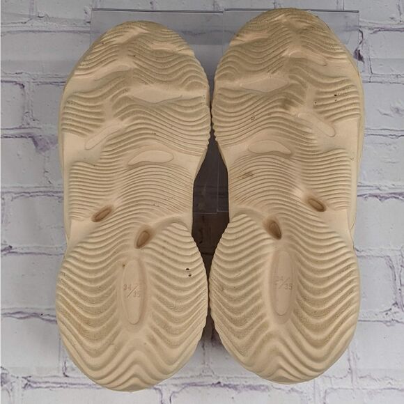 Unisex Foam Runners - Picture 7 of 9